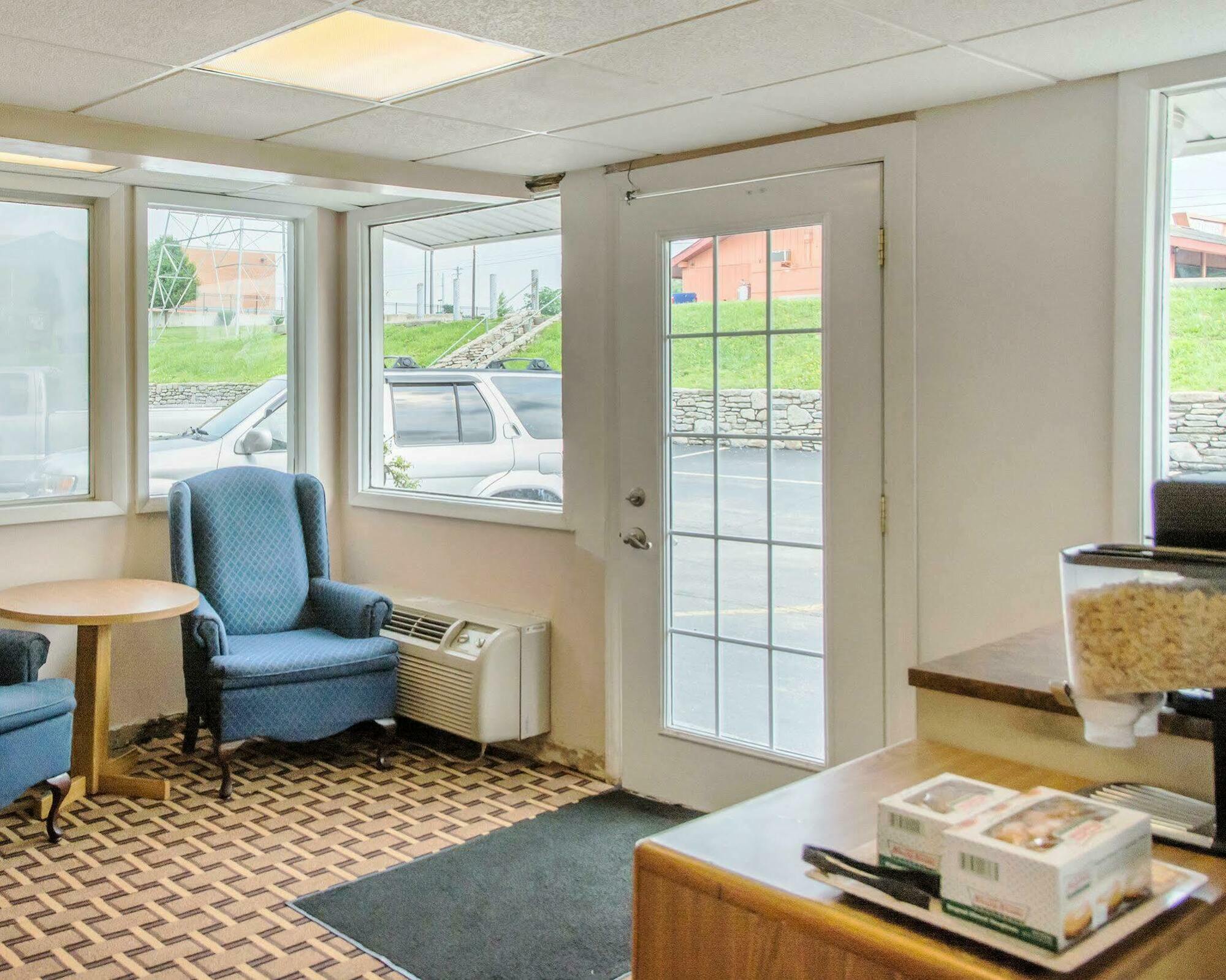 Econo Lodge Franklin Luaran gambar